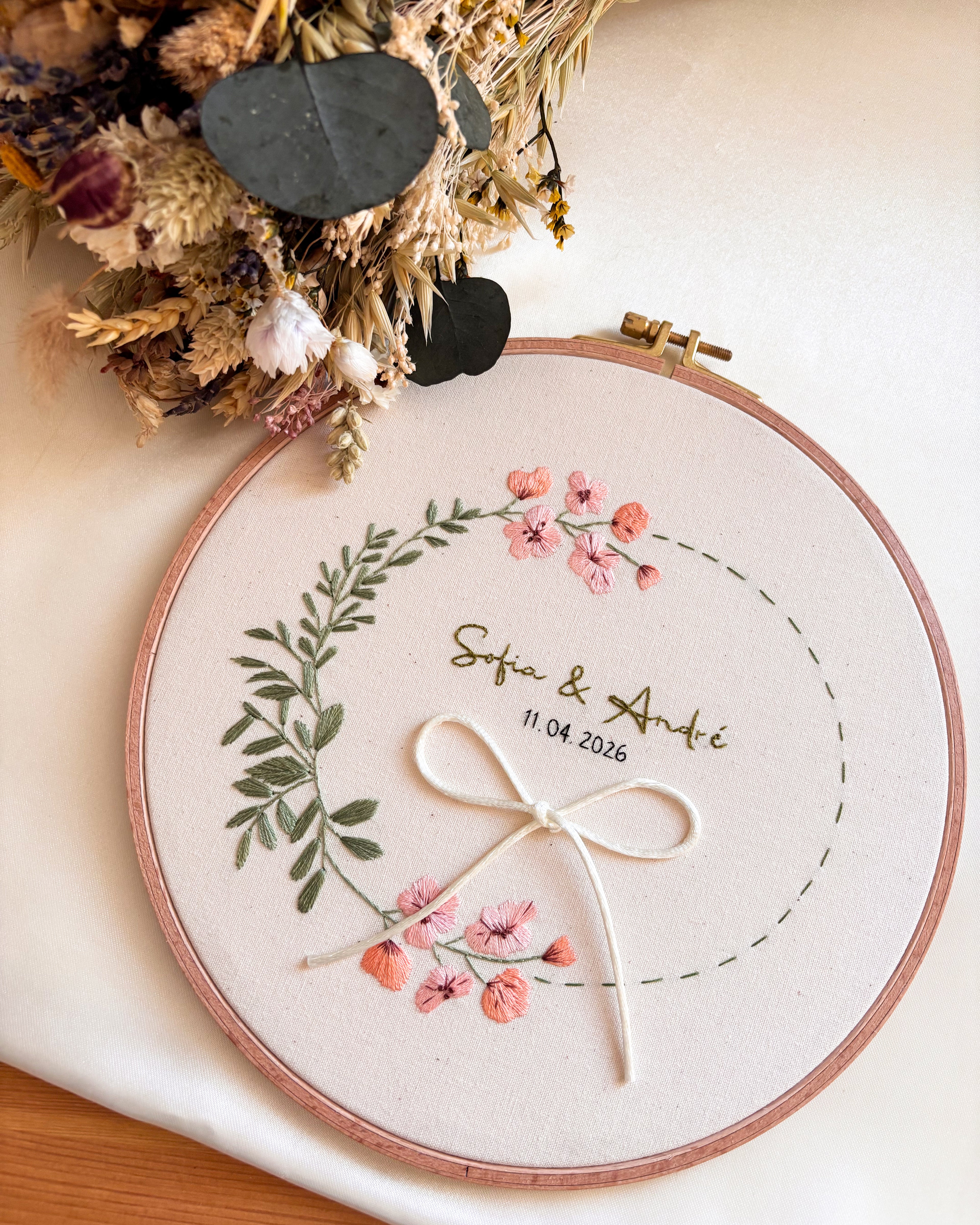 Porta Alianças bordado à mão e personalizado 💍