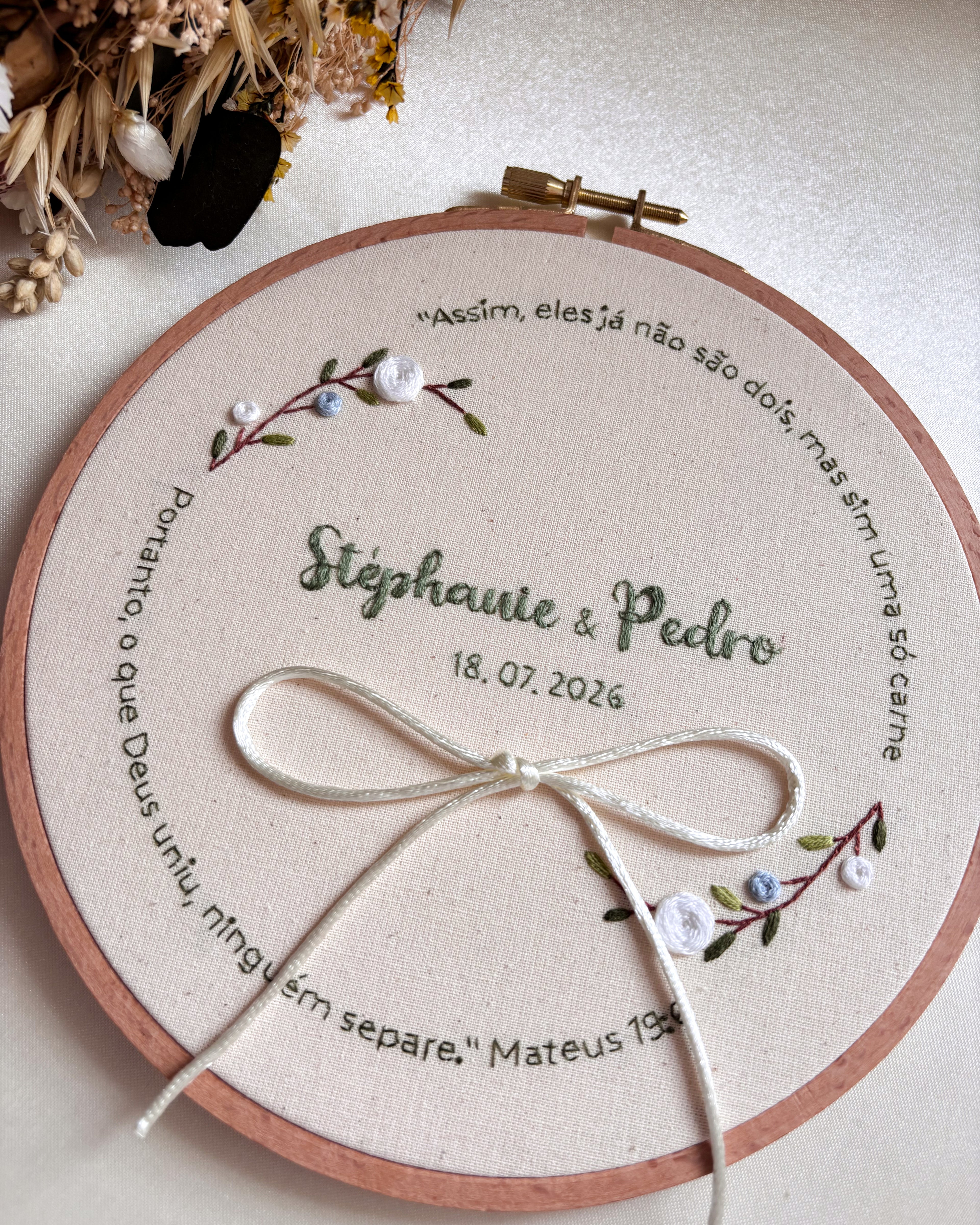 Porta Alianças bordado à mão e personalizado 💍