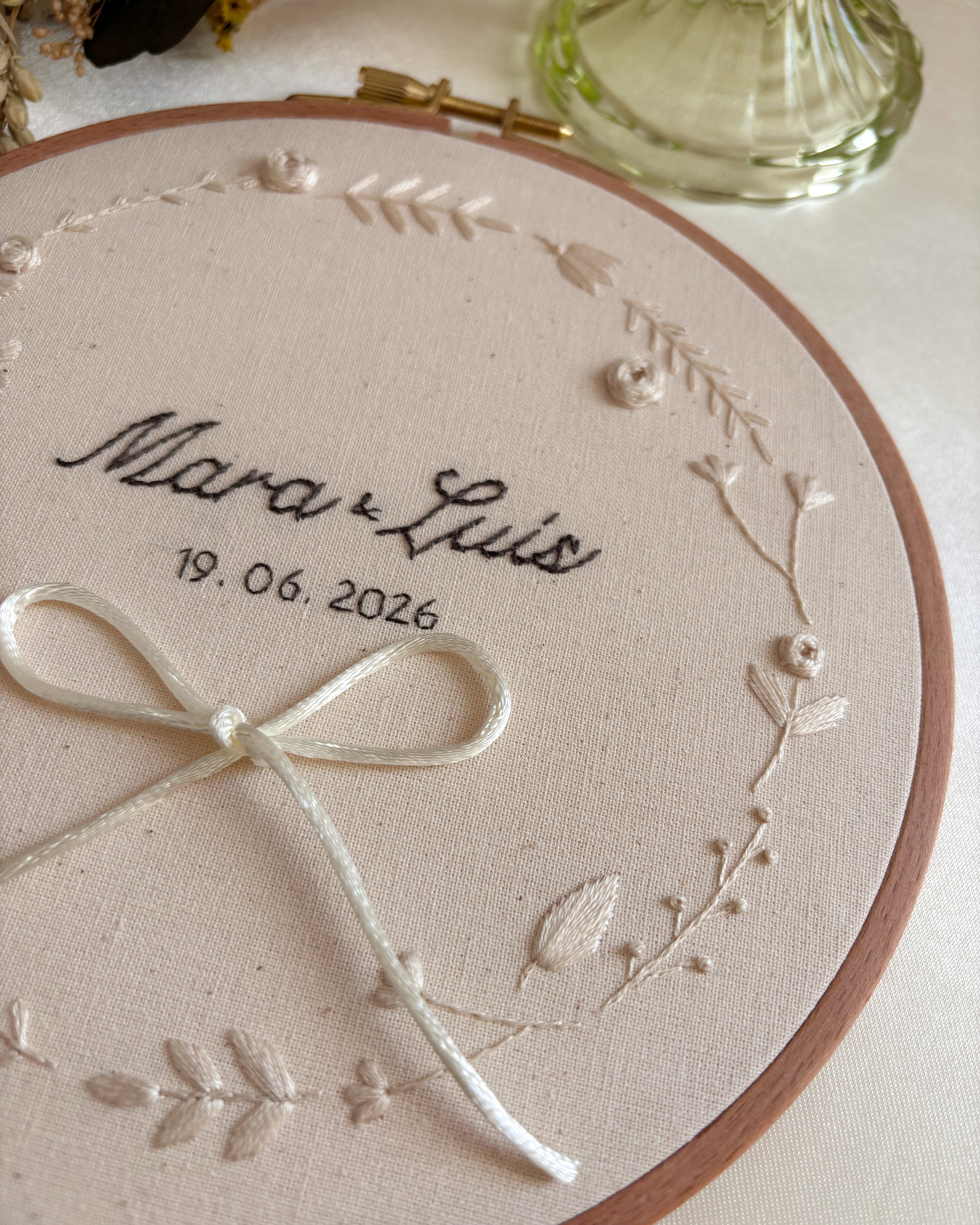 Porta Alianças bordado à mão e personalizado 💍
