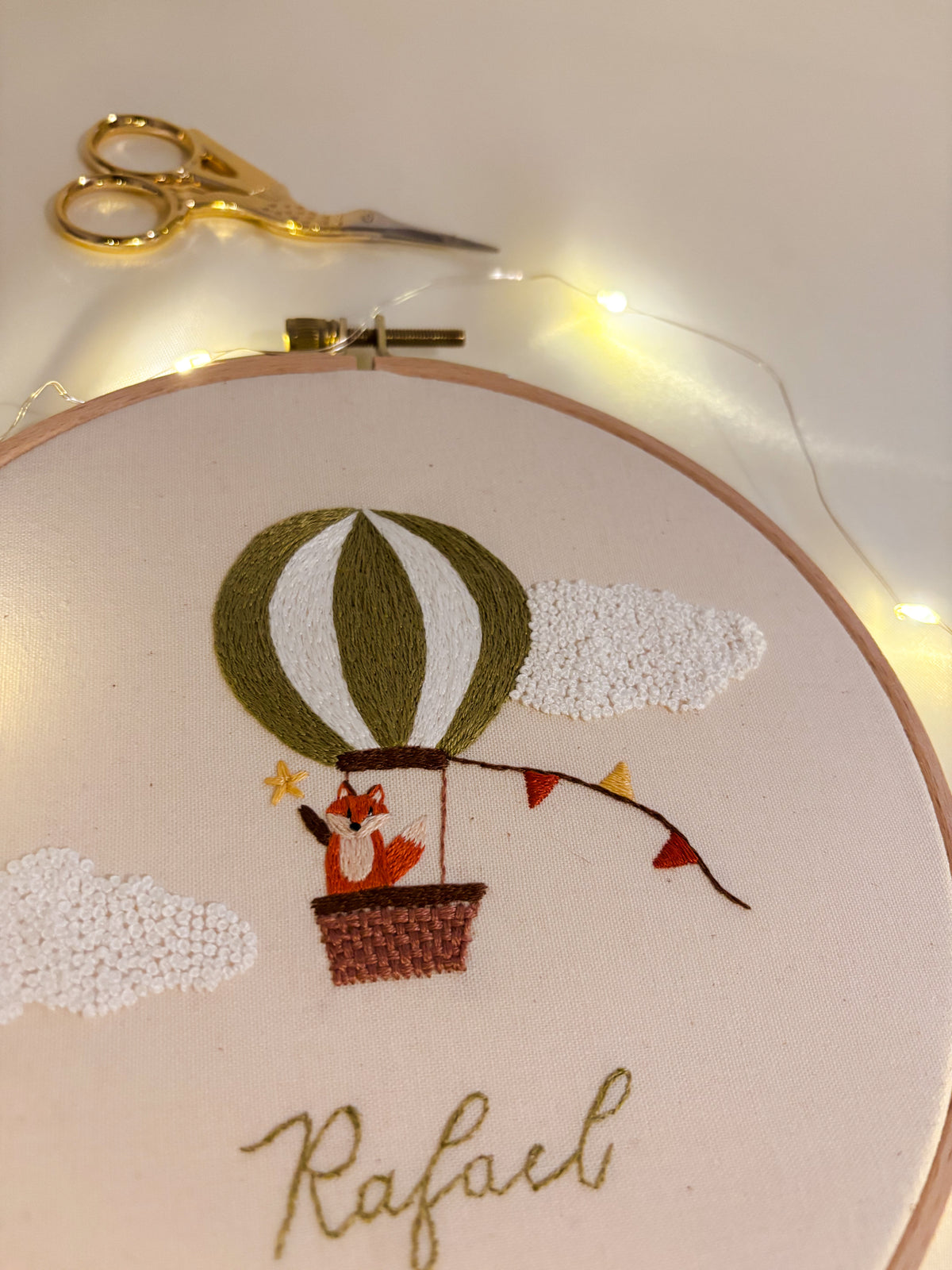 Porta Maternidade bordado à mão e personalizado 🌸
